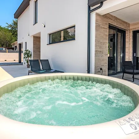 Luxury Rita With Jacuzzi Near Vransko