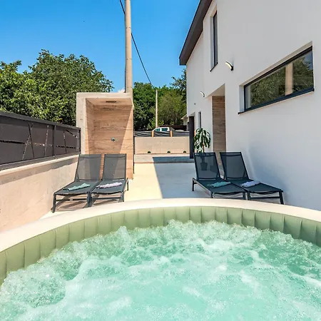 Luxury Rita With Jacuzzi Near Vransko * Drliceve Kuce